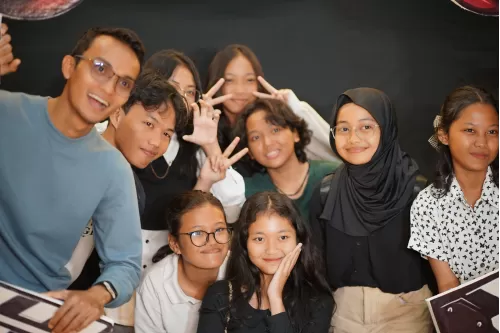 Peran Guru dalam Membentuk Karakter Siswa: Lebih dari Sekadar Penyampai Informasi